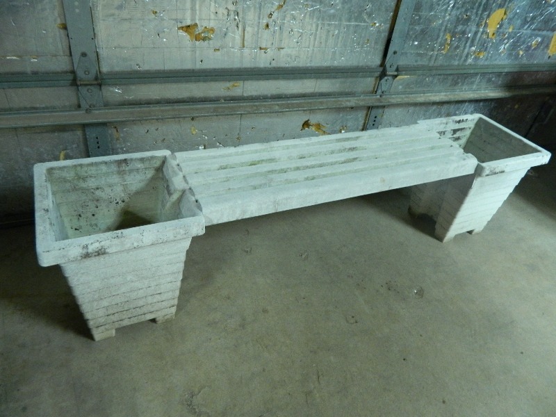 lot 19 image: Planter Bench