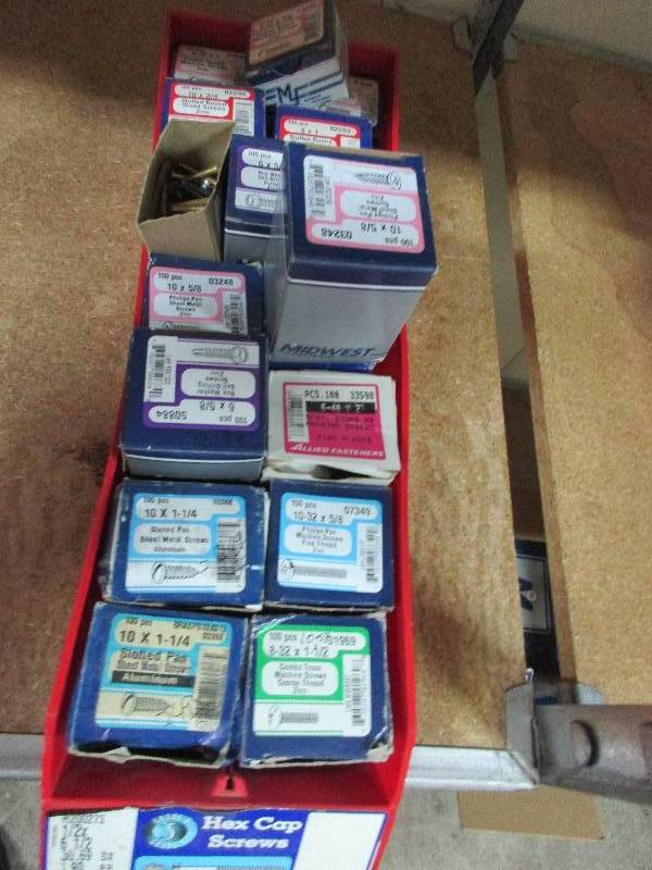 lot 3 image: Machine Screws