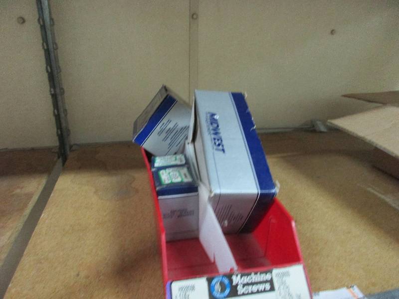 lot 7 image: 10-24 Machine Screws