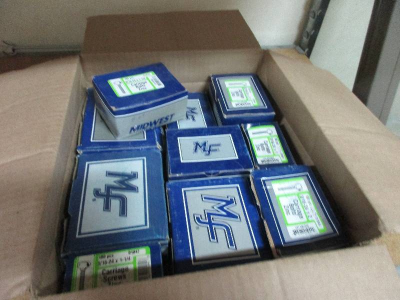 lot 8 image: 316 Carriage bolts