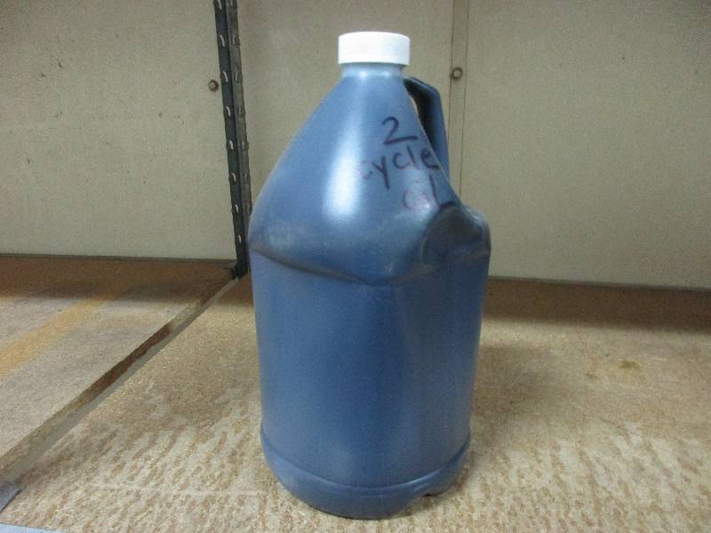 lot 33 image: 2 cycle oil