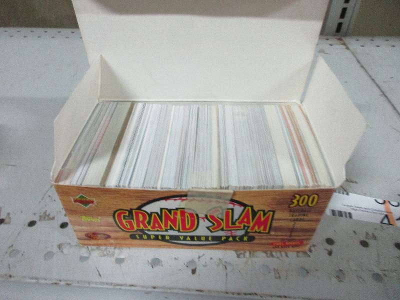 lot 41 image: Baseball cards