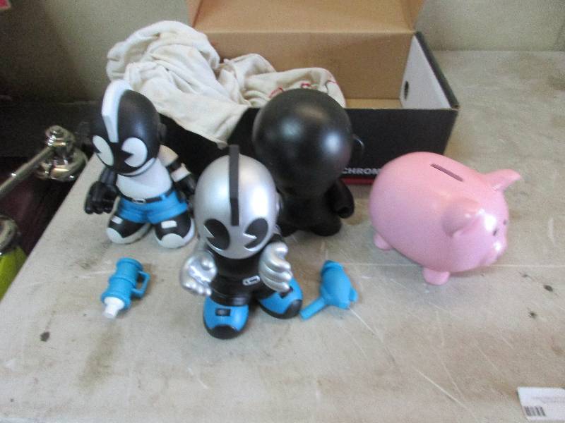 lot 57 image: Kid Robot Figurines