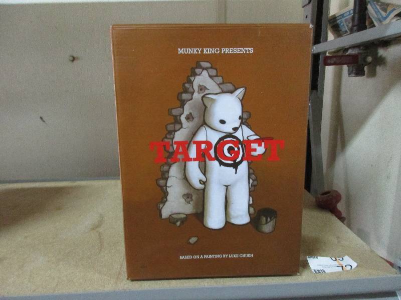 lot 72 image: Figurine