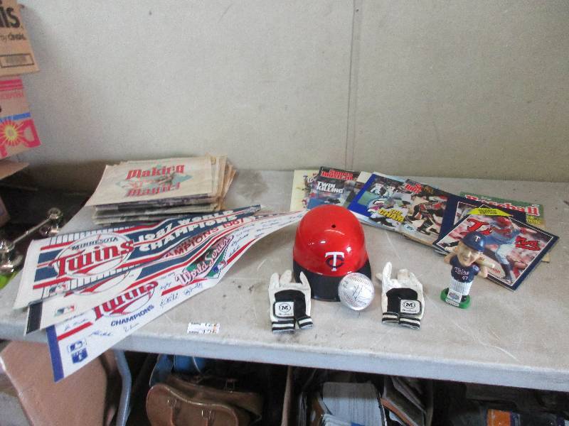 lot 125 image: Twins Lot