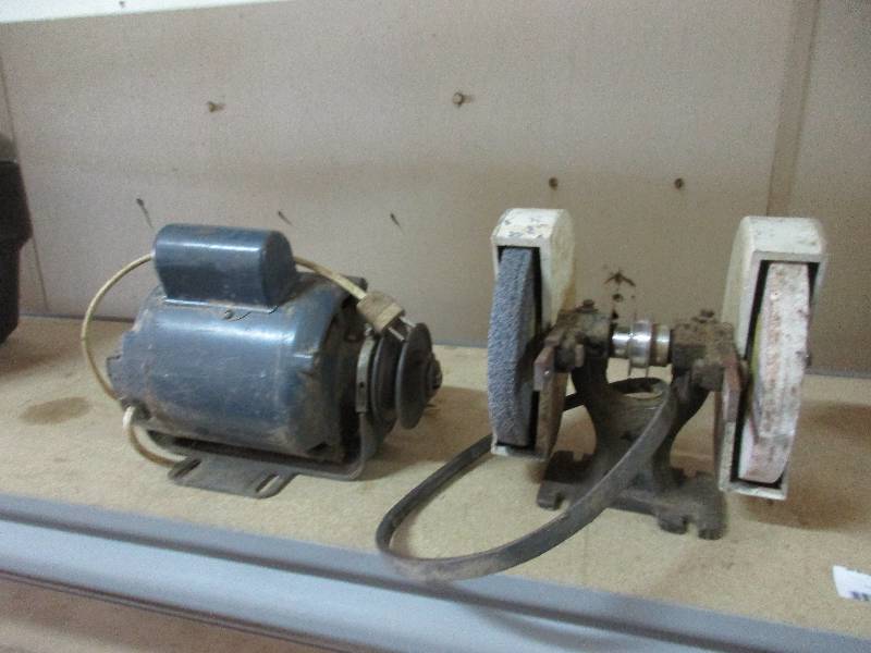 lot 133 image: Bench Grinder