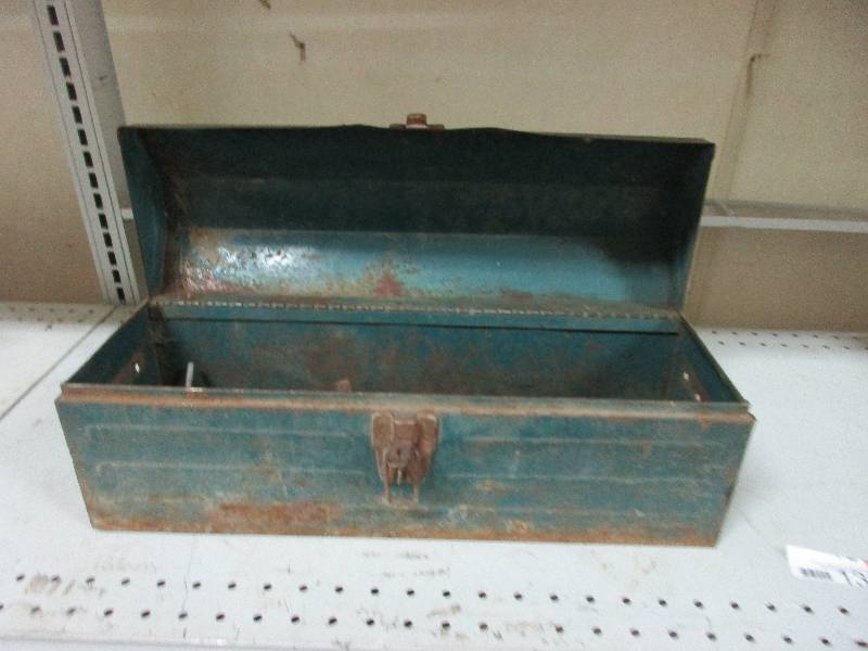lot 139 image: Toolbox and tools