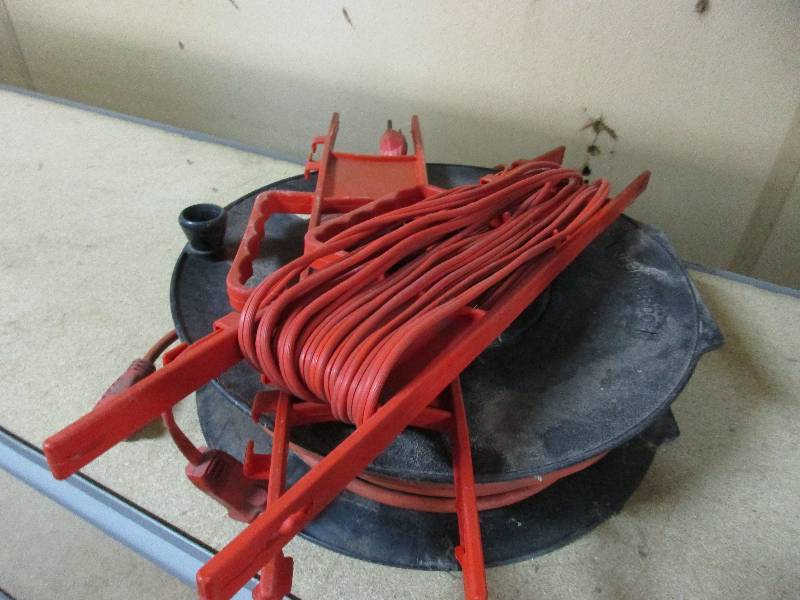 lot 148 image: Extension cords