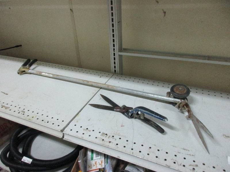 lot 152 image: Pruners