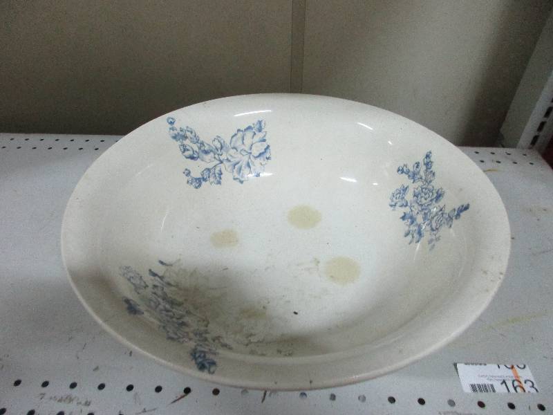 lot 163 image: Wheeling Pottery Bowl