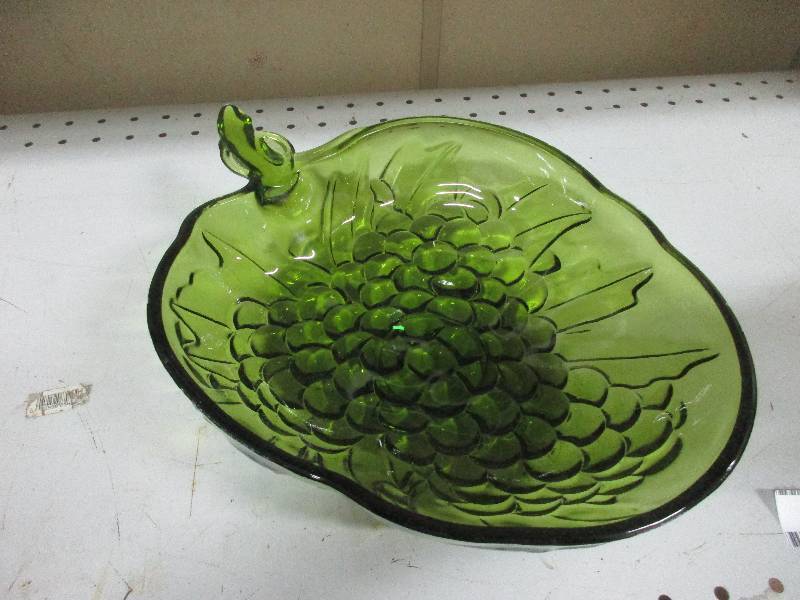 lot 165 image: Glass Apple