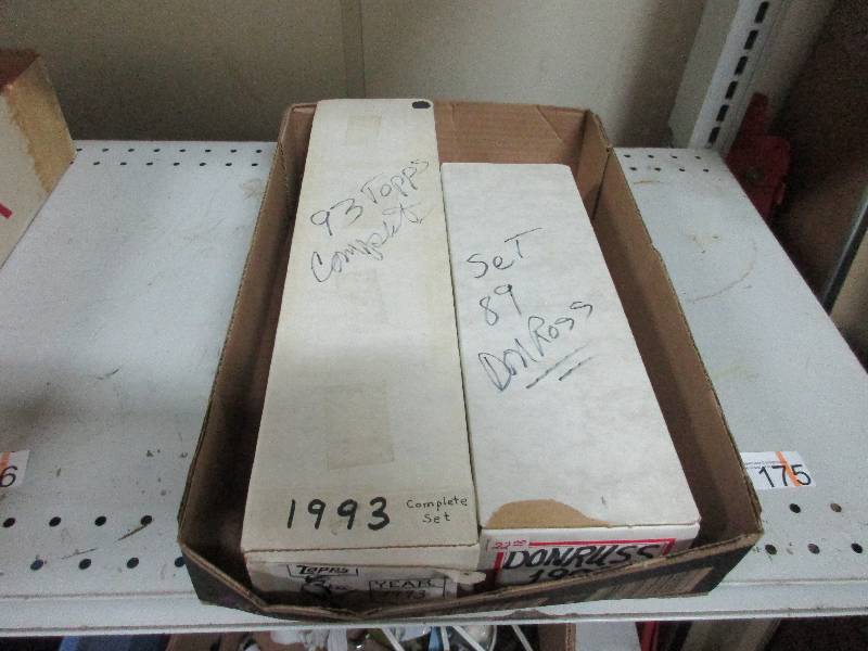 lot 175 image: Baseball cards