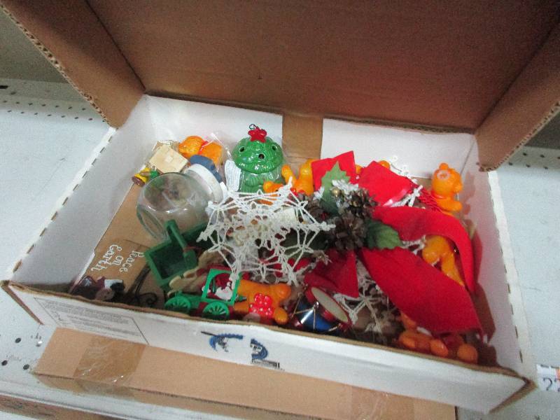 lot 229 image: Christmas Lot
