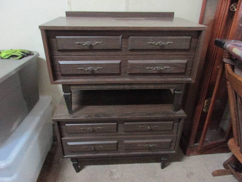lot 236 image: 2 Dressers