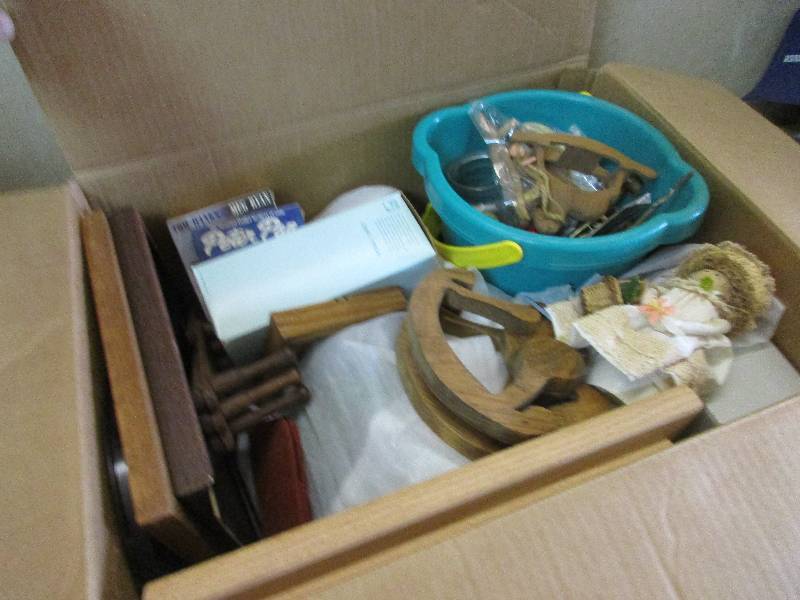 lot 246 image: Decor