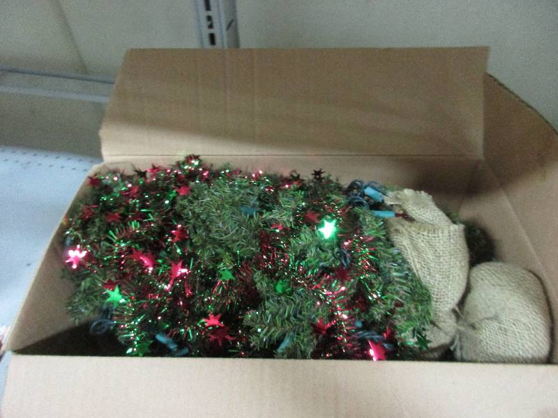 lot 249 image: Christmas Lot