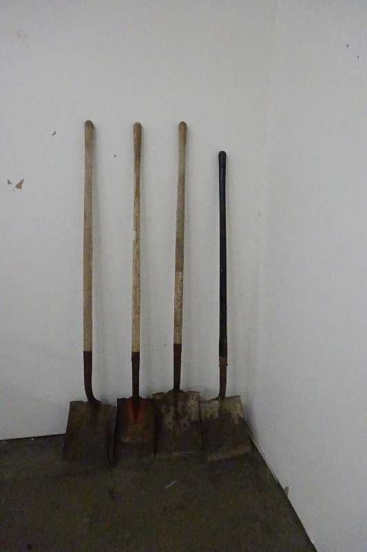 4 spade Shovels