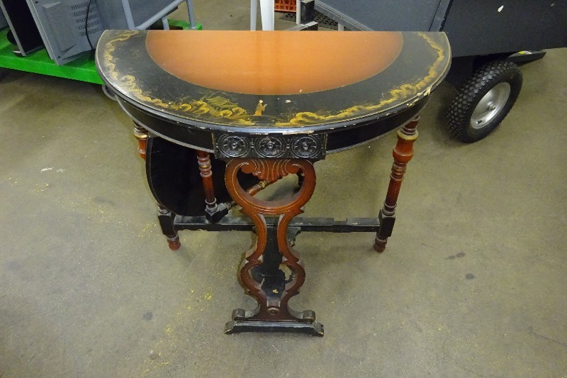 Wood 12 Circle Table