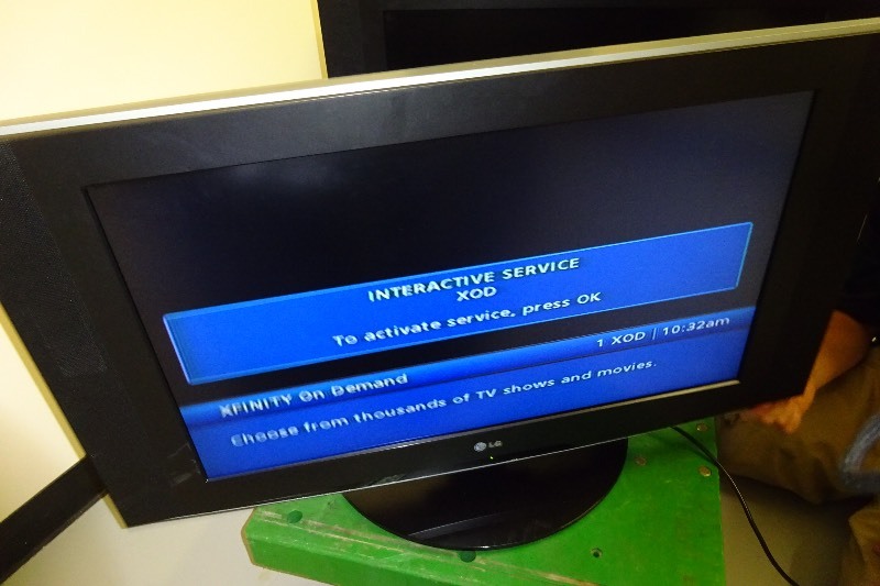 LG 32 TV 2007 with remote
