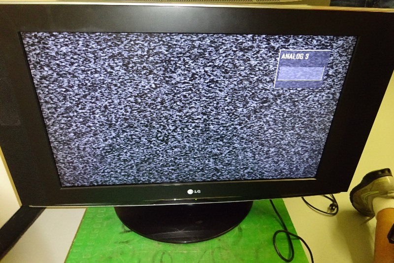 LG 32 TV 2007 with remote