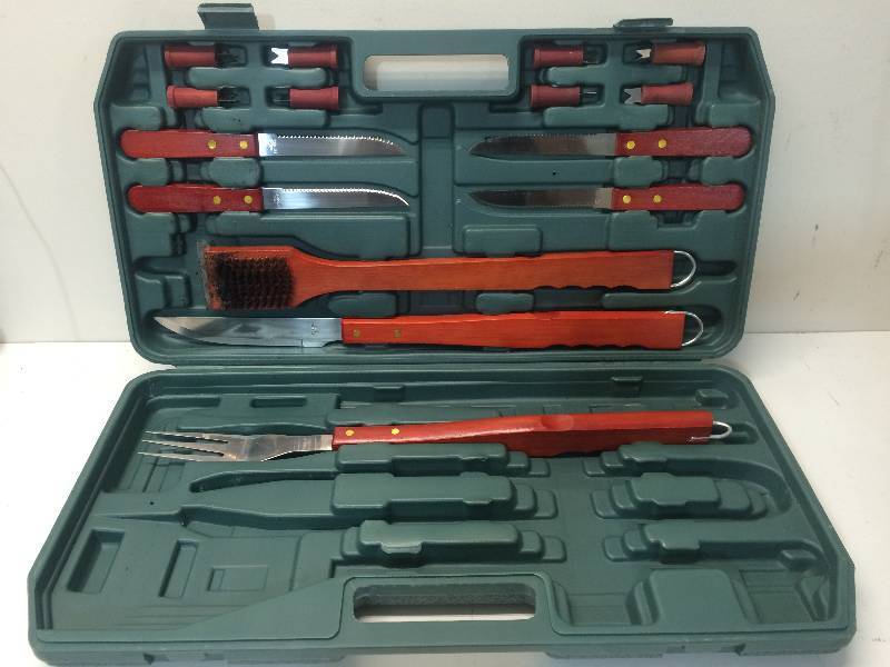 lot 14 image: Grill Set