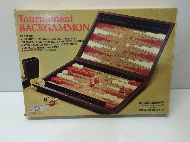 lot 17 image: Backgammon Cribbage Board