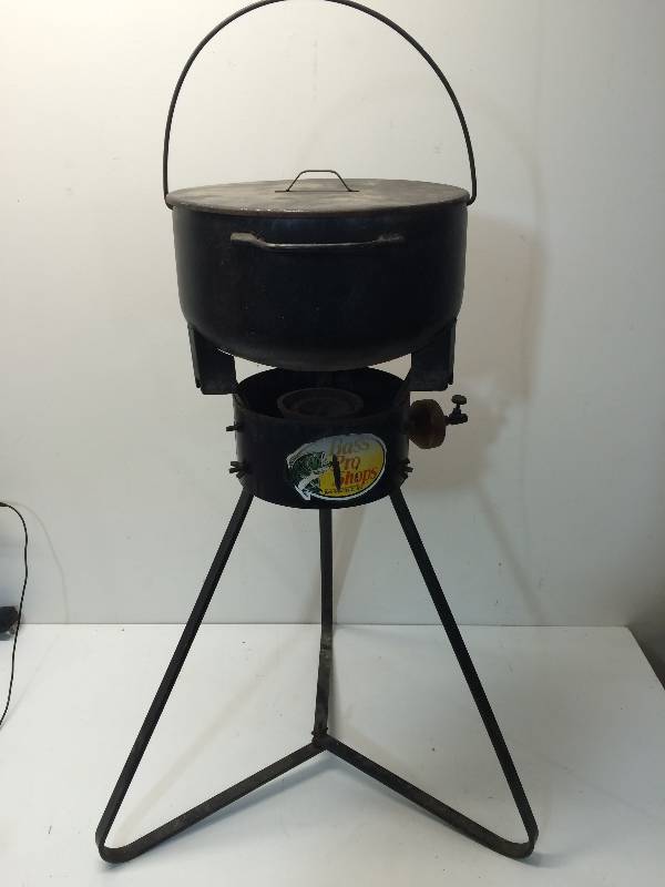 lot 19 image: Bass Pro Shops Cooker