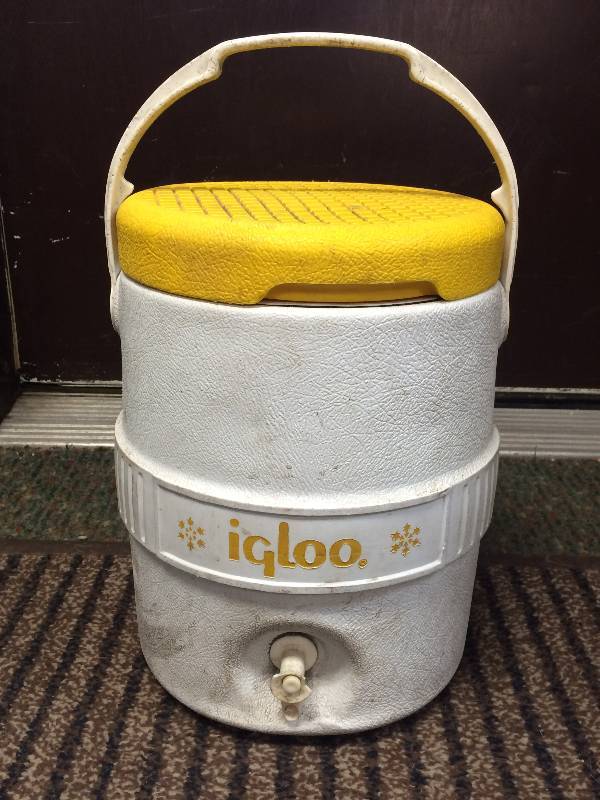 lot 22 image: Igloo Cooler
