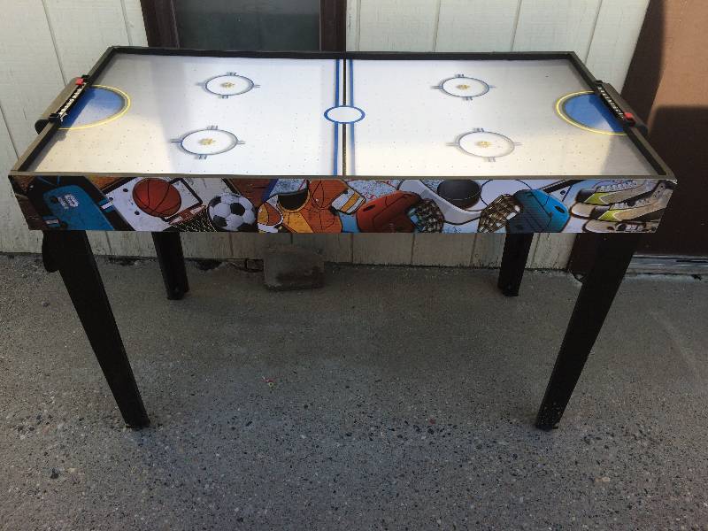 lot 27 image: Game Table