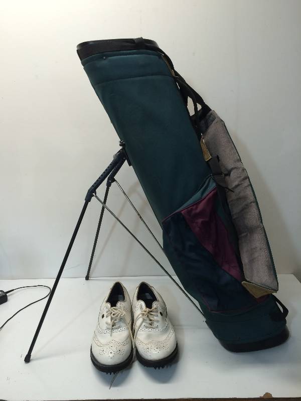 lot 29 image: Golf Bag And Shoes