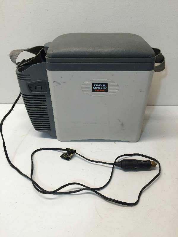 lot 41 image: Travel Cooler And Warmer