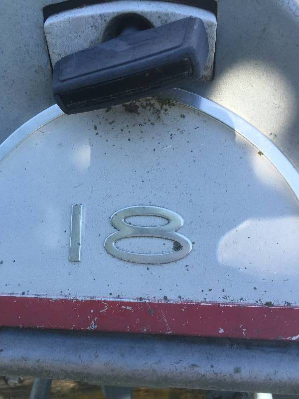 lot 2 image: Evinrude 18 Hp motor