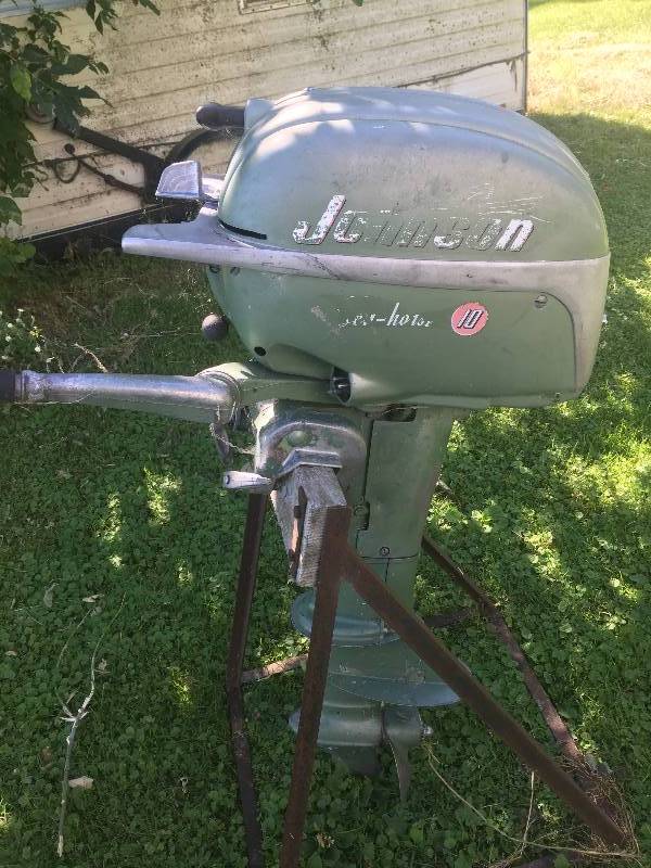 lot 5 image: 10 hp Johnson Sea Horse motor