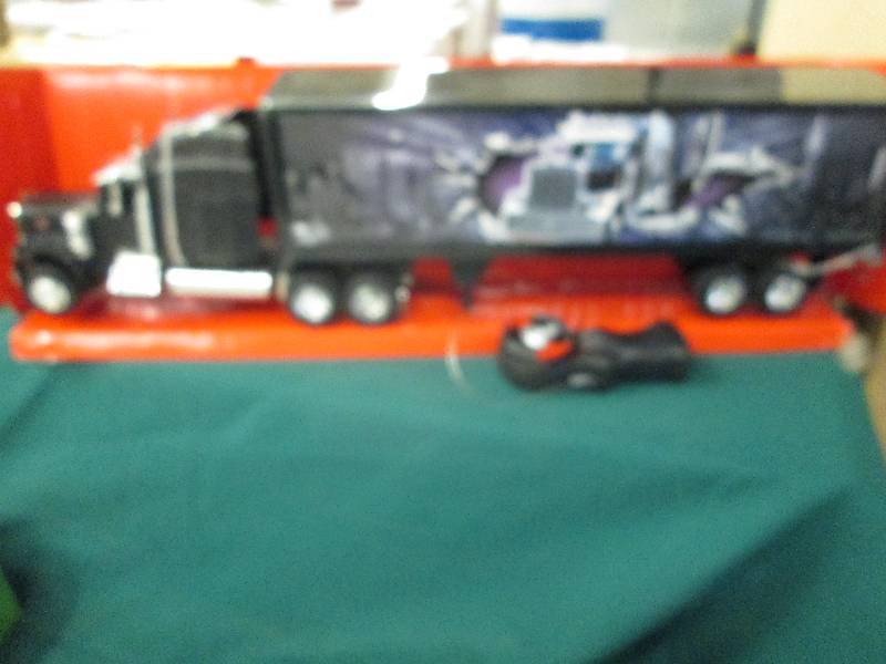 lot 345 image: Radio Controlled Peterbilt Semi wit...