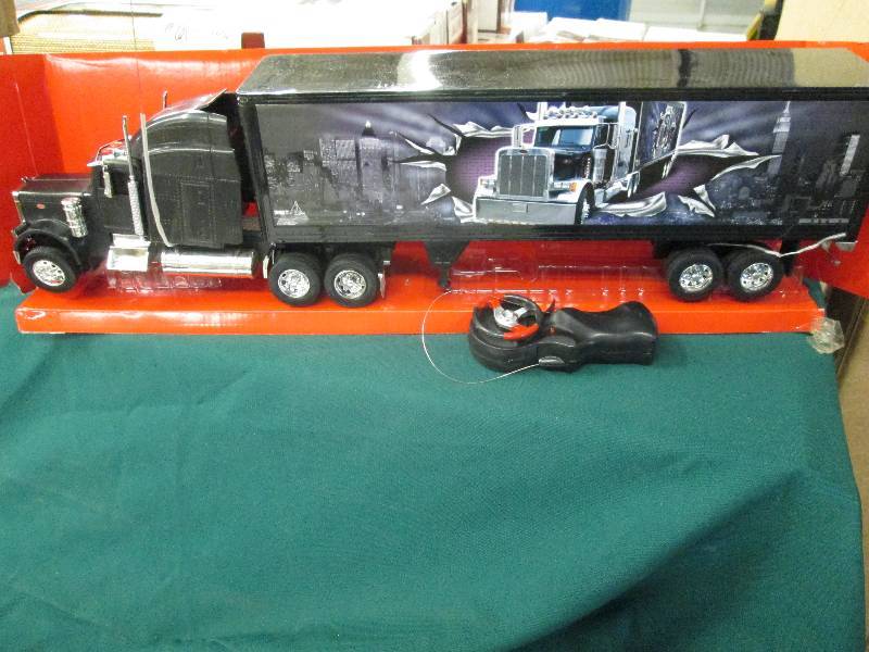 lot 347 image: Radio Controlled Peterbilt Semi wit...