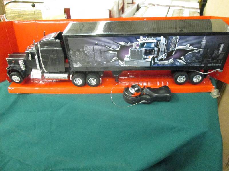 lot 349 image: Radio Controlled Peterbilt Semi wit...