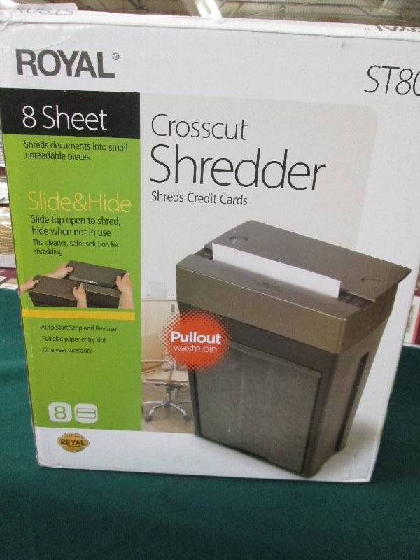 lot 368 image: Royal Crosscut paper shredder- 8 sh...