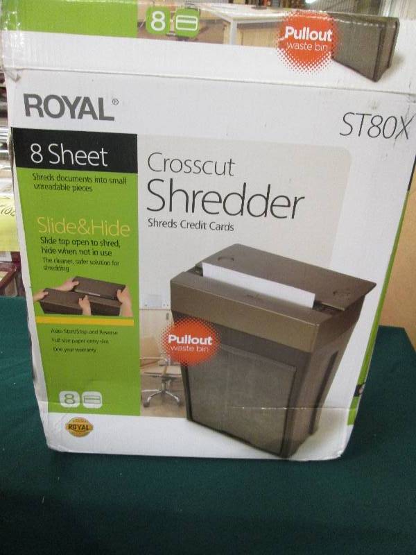 lot 370 image: Royal Crosscut paper shredder- 8 sh...