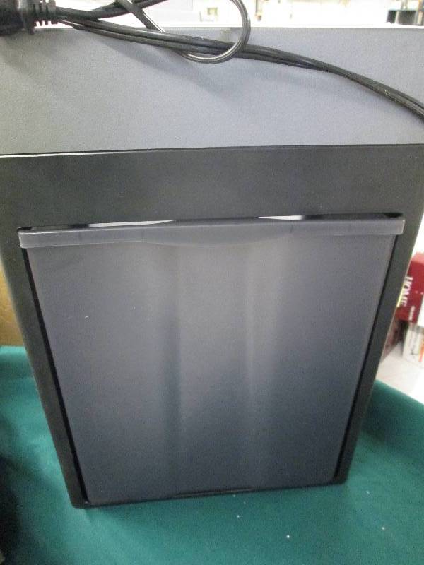 lot 371 image: Royal Crosscut paper shredder- 8 sh...