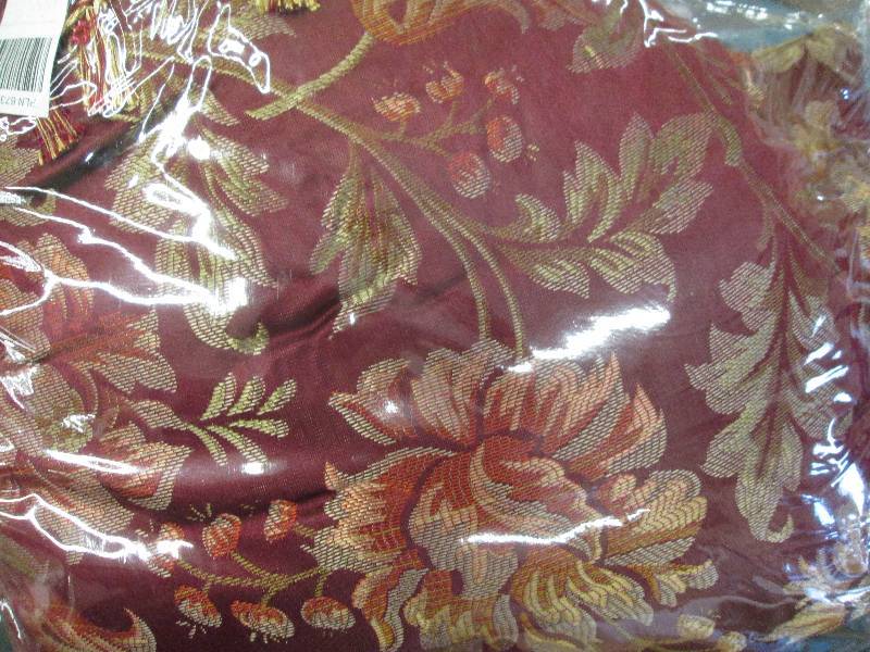 lot 401 image: Full Size Burgandy and Gold Comfort...