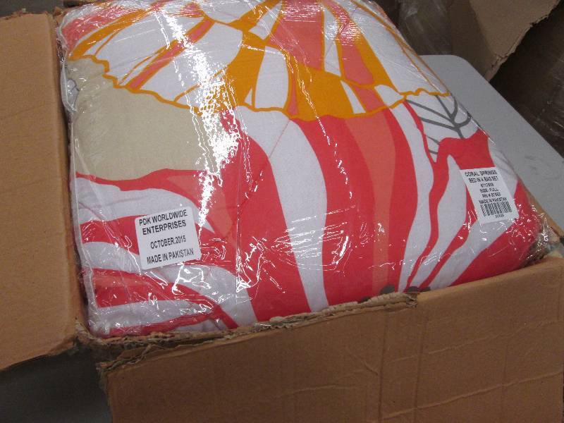 lot 22 image: Coral Springs Complete Bed Set, Ful...