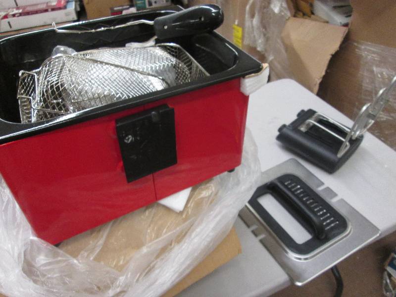 lot 29 image: 4-Qt. Triple Basket Deep Fryer by M...