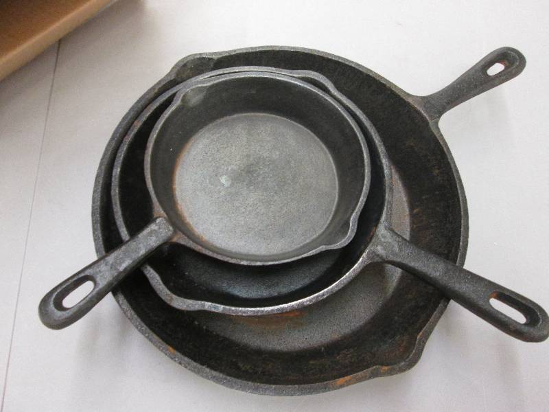 lot 32 image: 3-Piece  Cast Iron Skillet Set, ope...