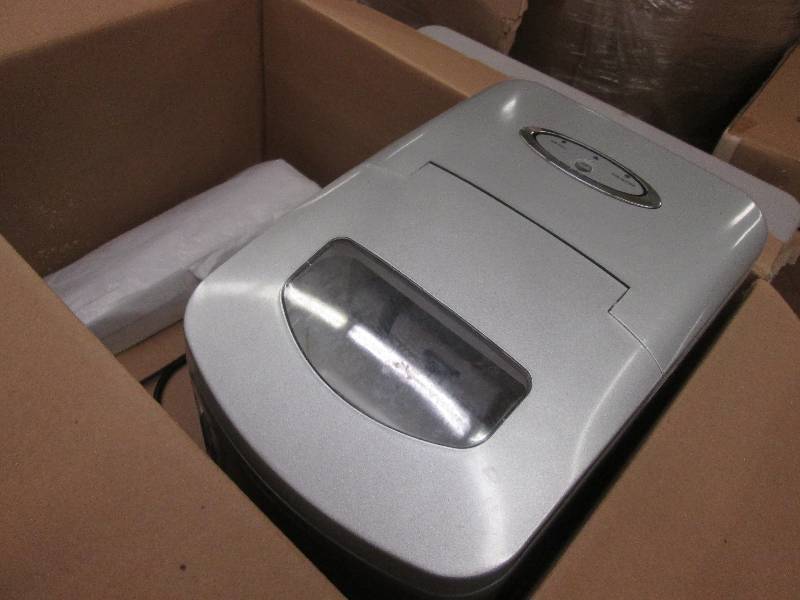 lot 38 image: Ginnys Brand Ice Maker out of  box...