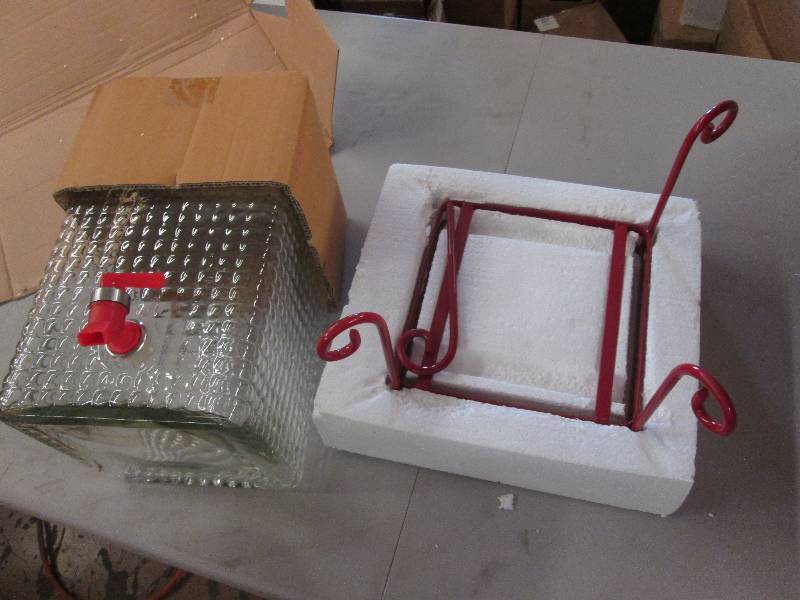 lot 101 image: 2.5-Gallon Square Beverage Dispense...