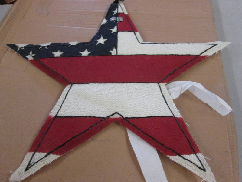 lot 106 image: Burlap Patriotic Star wall dcor R...