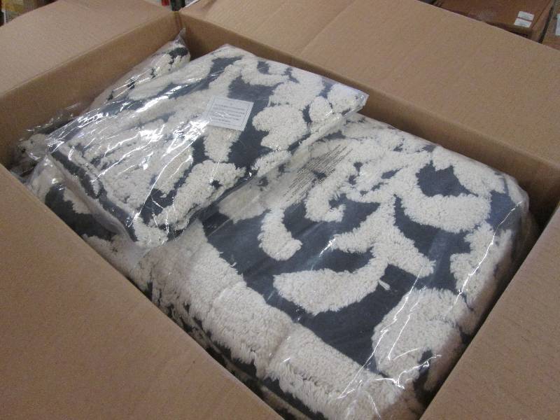 lot 119 image: Floral Scroll Damask Bedding and Sh...