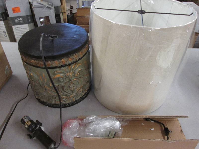 lot 138 image: Antique Green Base Table Lamp open ...