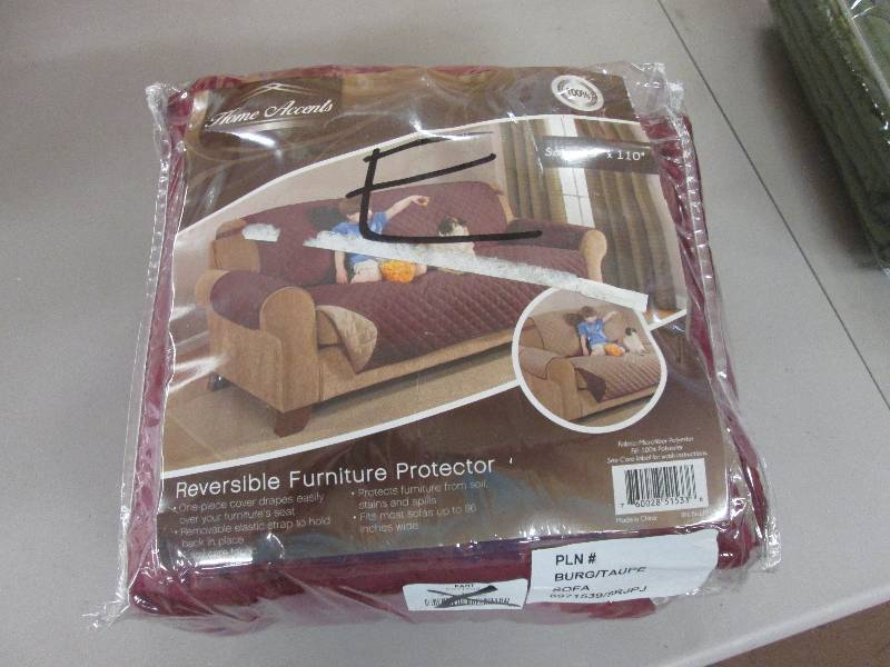 lot 184 image: Seasons Reversible Furniture Protec...