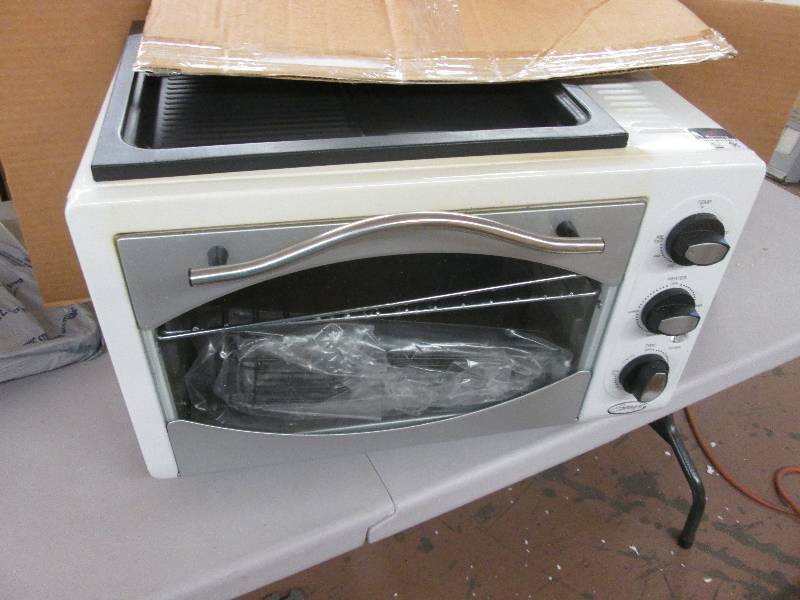 lot 193 image: 10-In-1 Everything Oven by Ginnys ...